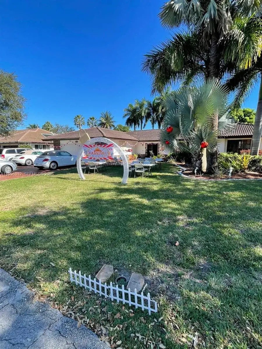 19265 E Saint Andrews Dr, Hialeah FL 33015 photo 3