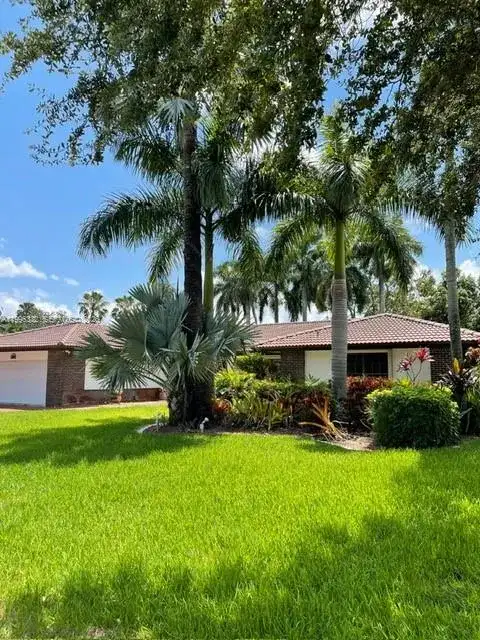 19265 E Saint Andrews Dr, Hialeah FL 33015 photo 5