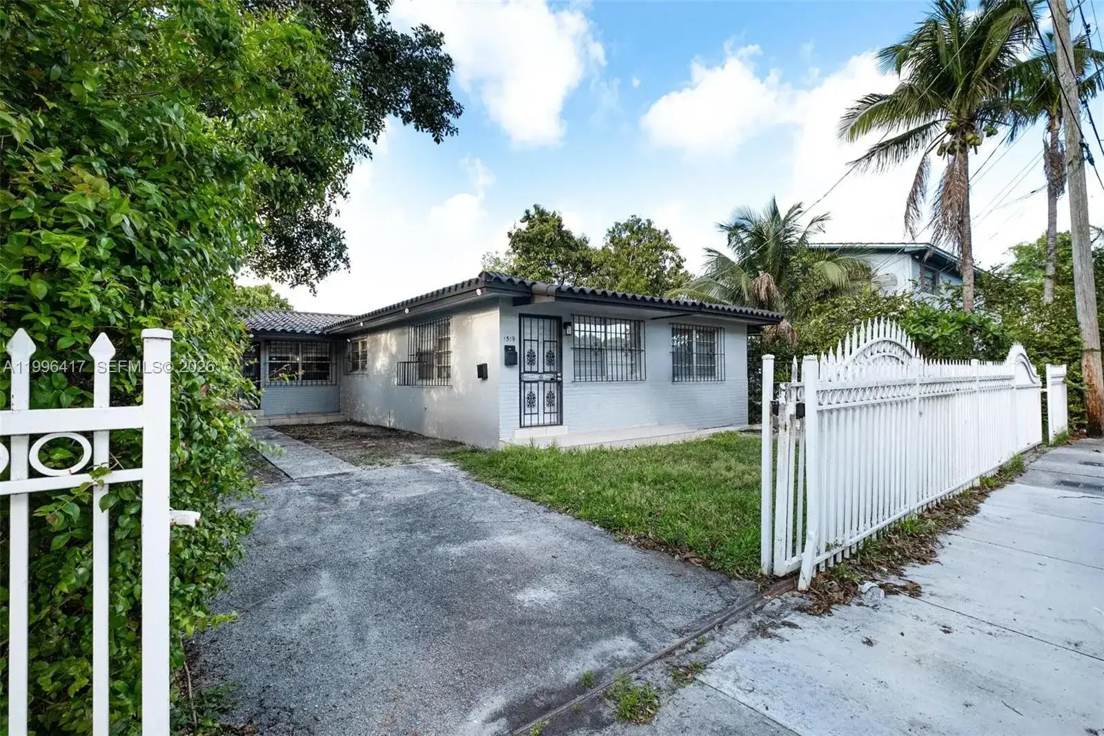 1519 NW 40th St, Miami FL 33142 photo 2