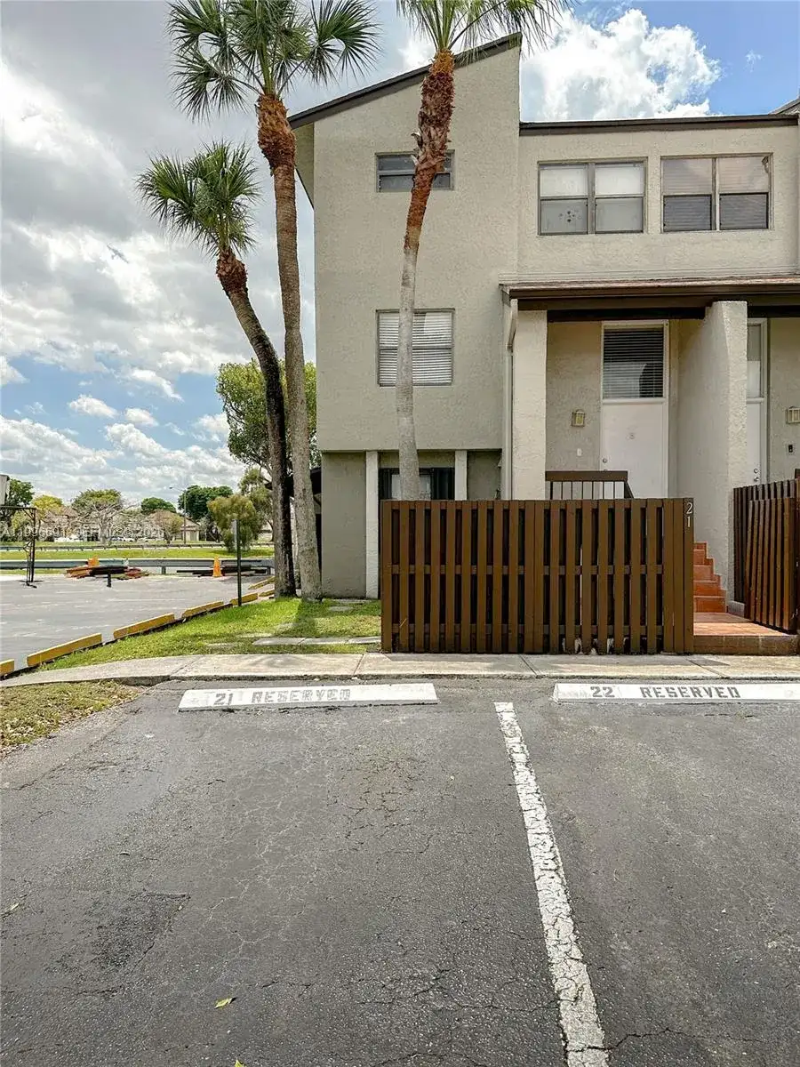 10000 NW 9th St Cir # 21, Miami FL 33172 photo 3