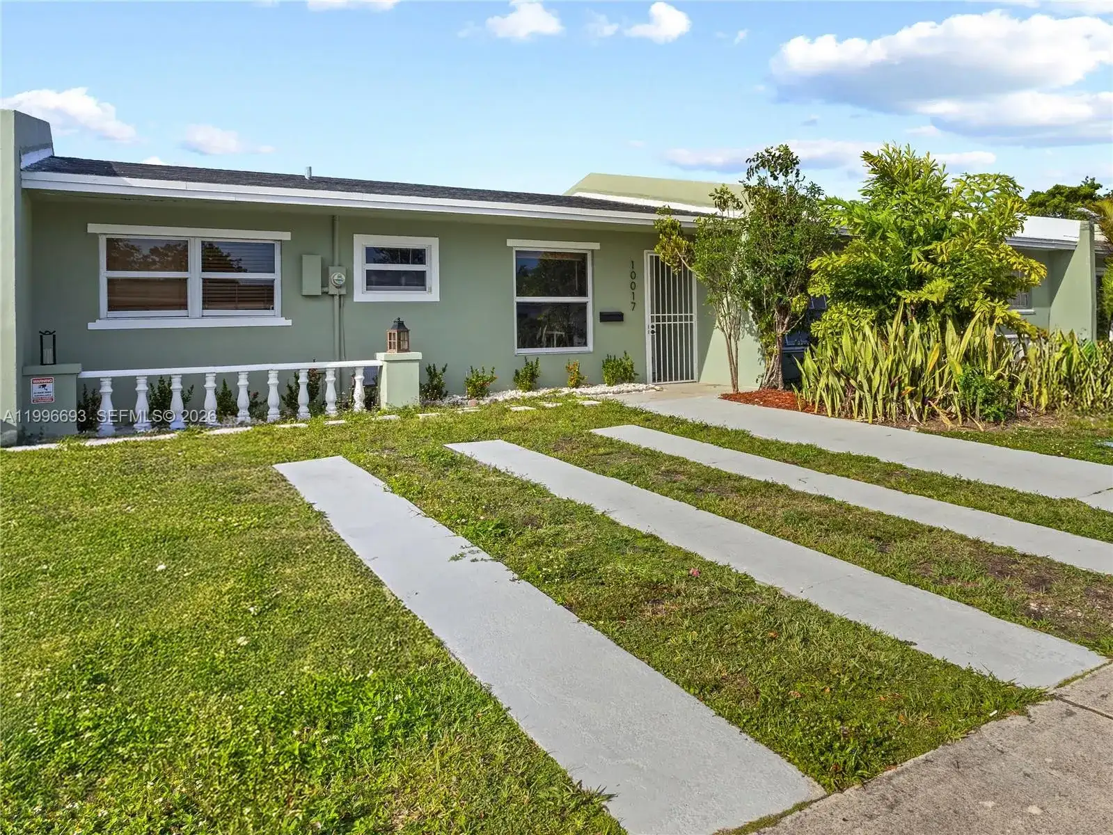 10017 SW 23rd Ter, Miami FL 33165 photo 2