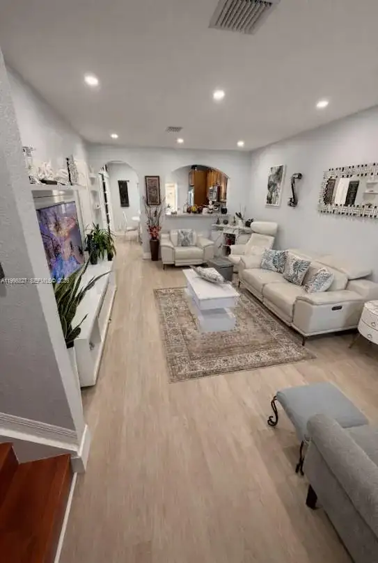 7663 W 36th Ave apt 7, Hialeah FL 33018 photo 2