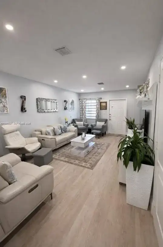7663 W 36th Ave apt 7, Hialeah FL 33018 photo 5