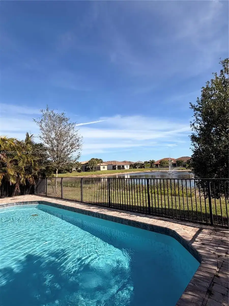 5026 Piaffe Dr, Lake Worth FL 33467 photo 2