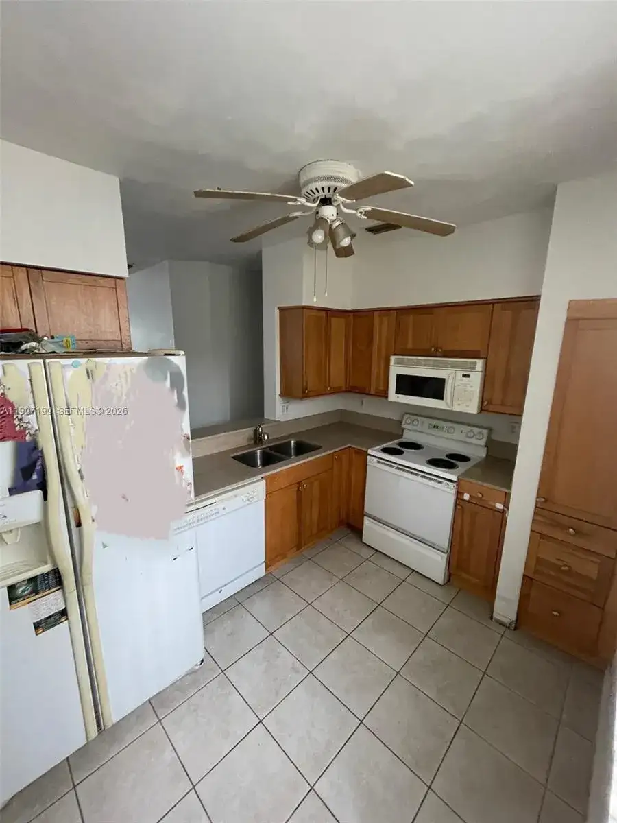 870 NE 212th Ter # 3, Miami FL 33179 photo 2