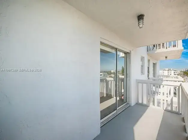 7620 Carlyle Ave # 606, Miami Beach FL 33141 photo 2