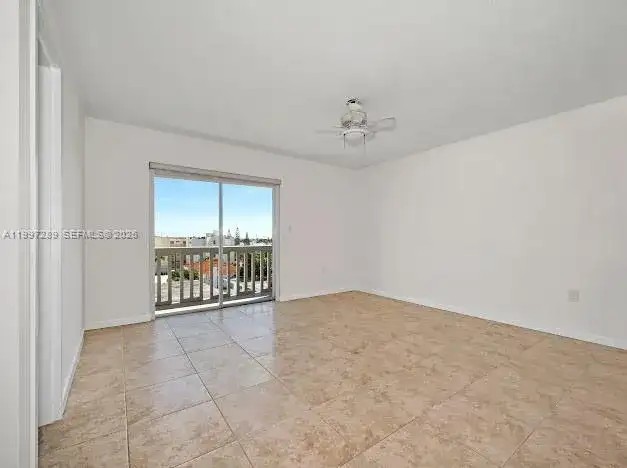 7620 Carlyle Ave # 606, Miami Beach FL 33141 photo 4