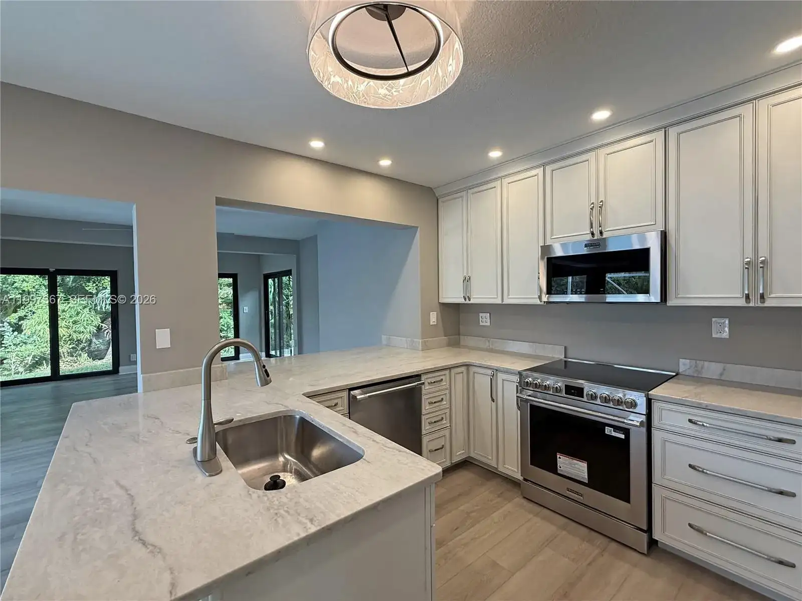 410 SW 56th Ave, Plantation FL 33317 photo 2