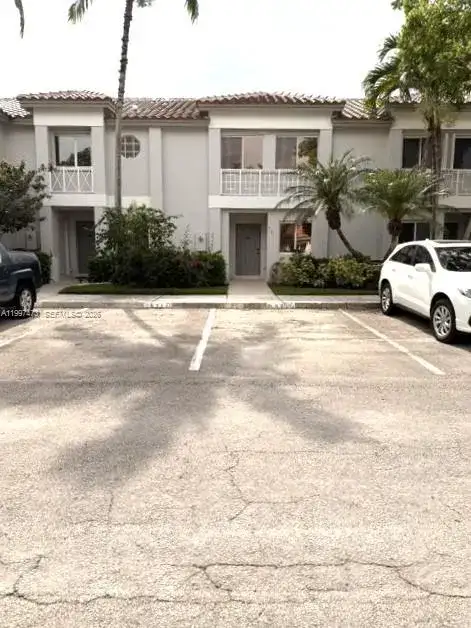 571 NW 208th Cir, Pembroke Pines FL 33029 photo 2