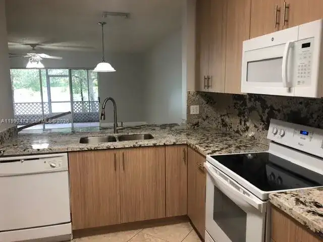 571 NW 208th Cir, Pembroke Pines FL 33029 photo 5
