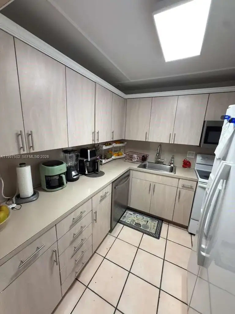 1825 W 44th Pl # 208, Hialeah FL 33012 photo 4