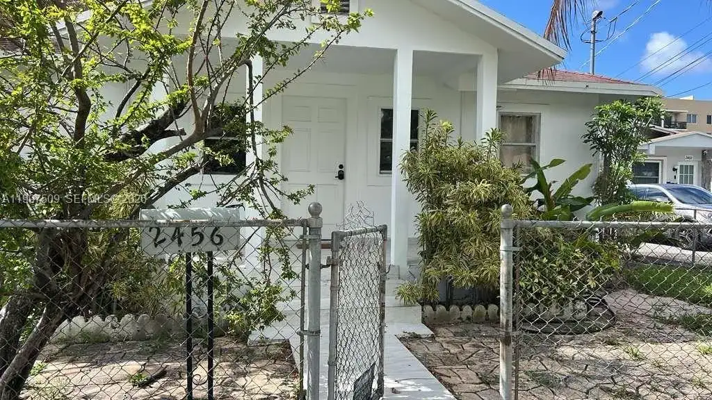 2456 NW 28th St, Miami FL 33142 photo 2