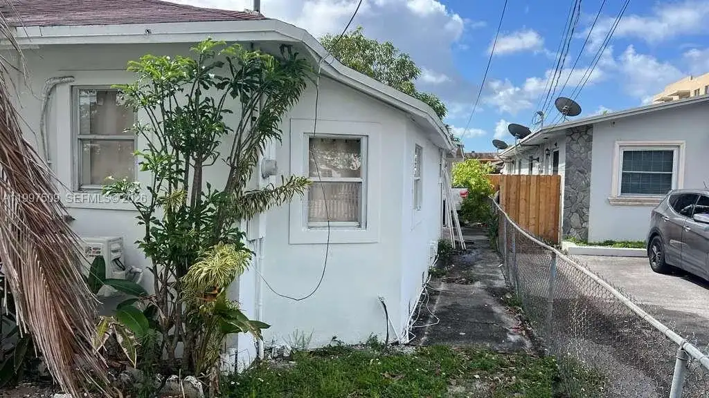 2456 NW 28th St, Miami FL 33142 photo 3