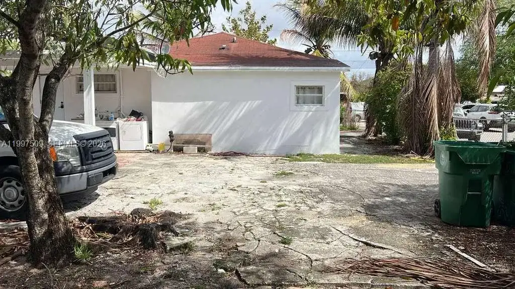 2456 NW 28th St, Miami FL 33142 photo 4