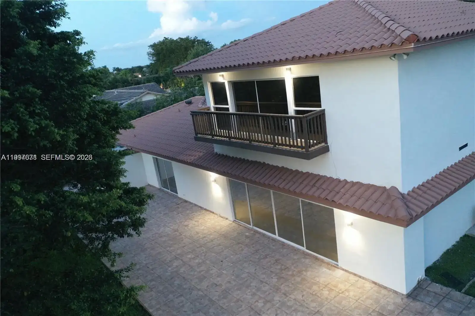 19740 W Saint Andrews Dr, Hialeah FL 33015 photo 2
