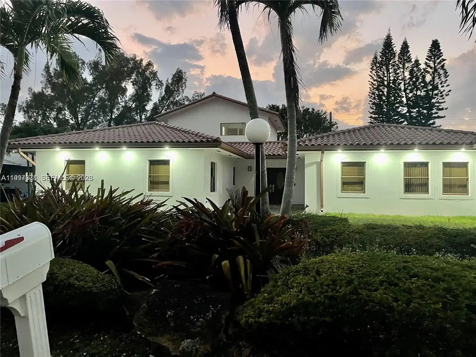 19740 W Saint Andrews Dr, Hialeah FL 33015 photo 3