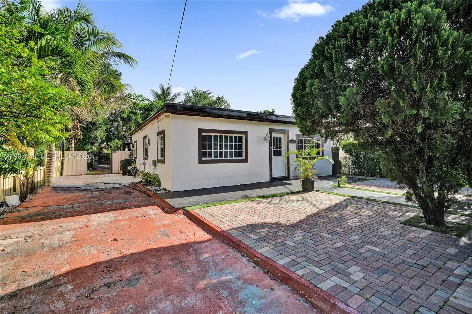 2158 NW 100th St, Miami FL 33147 photo 3