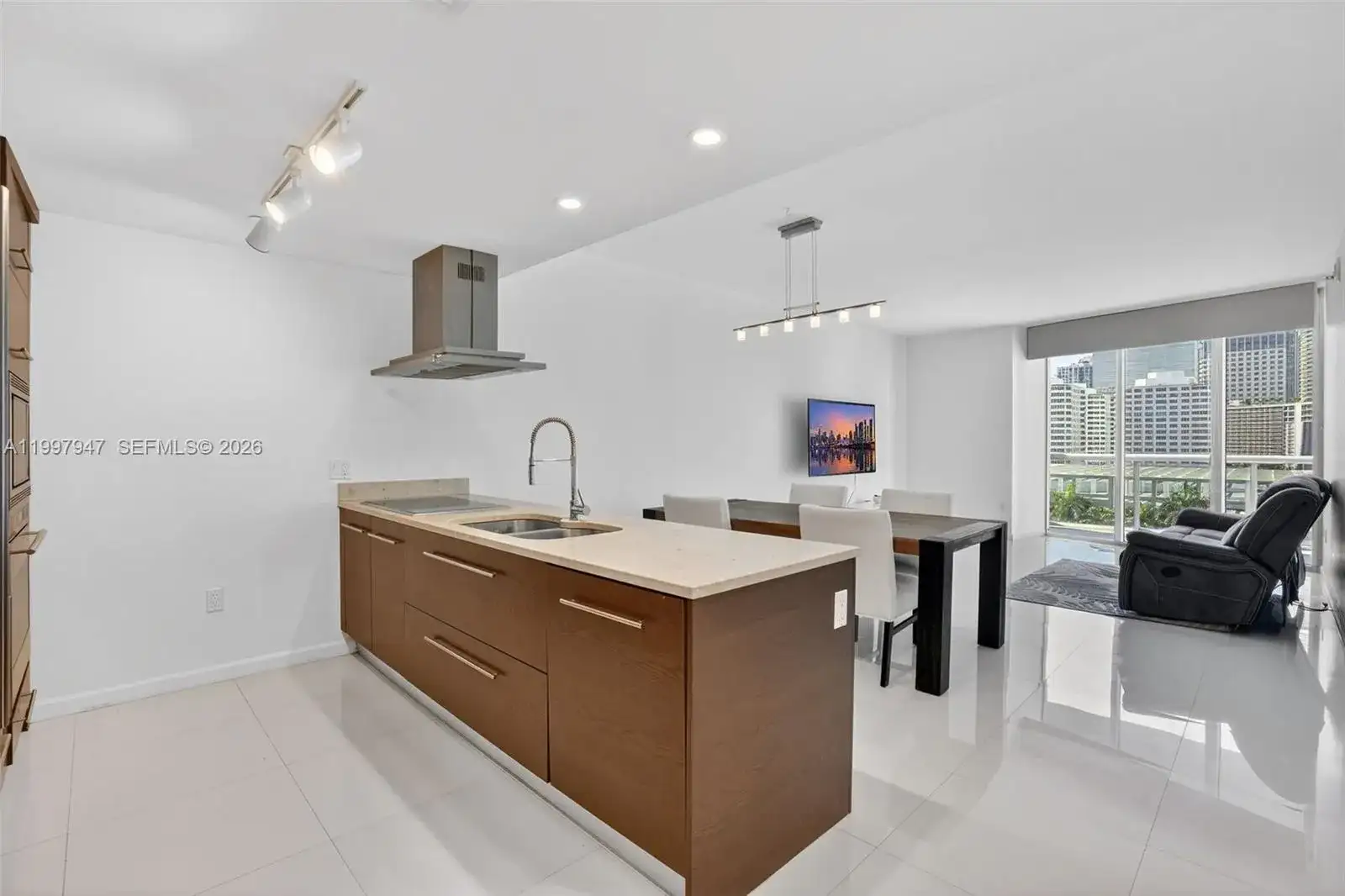495 Brickell Ave # 1007, Miami FL 33131 photo 2