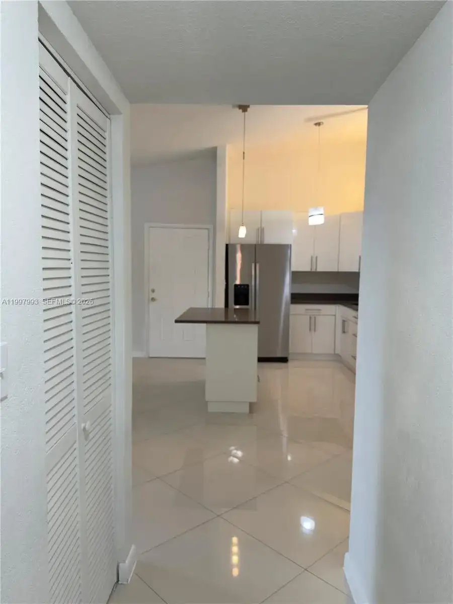 907 NE 199th St # 204, Miami FL 33179 photo 3