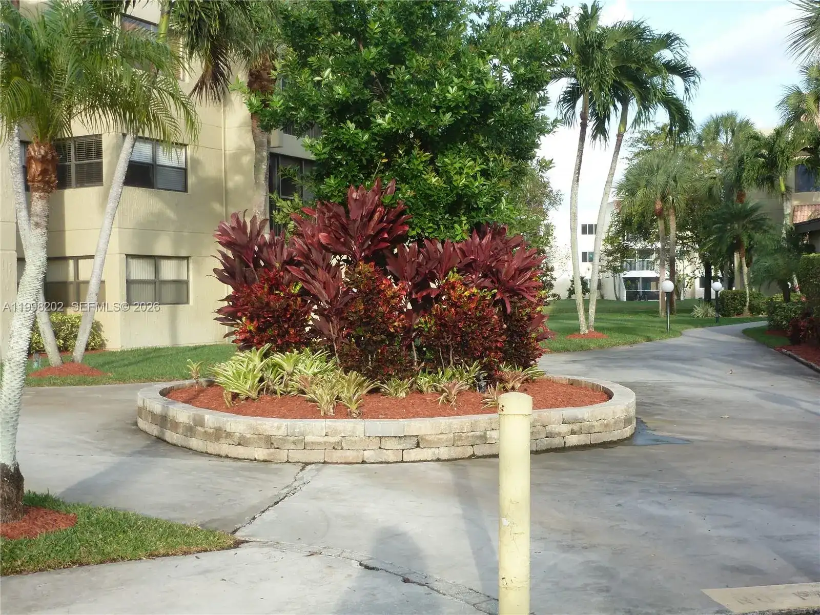 220 Lakeview Dr # 301, Weston FL 33326 photo 2