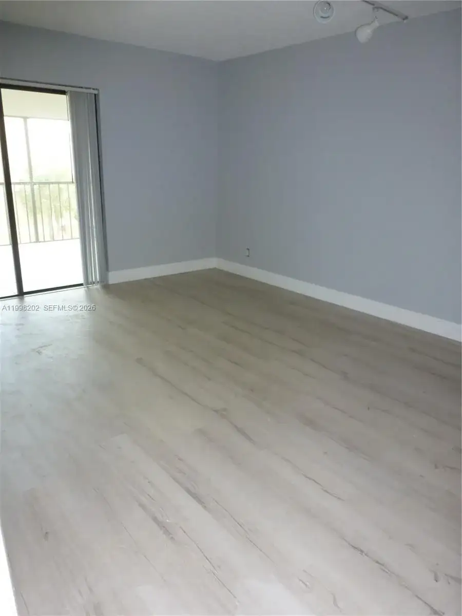 220 Lakeview Dr # 301, Weston FL 33326 photo 5