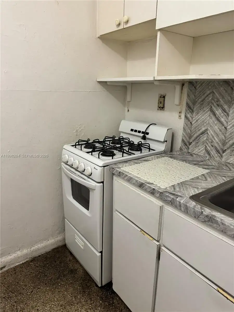 2110 NW 24th St, Miami FL 33142 photo 2
