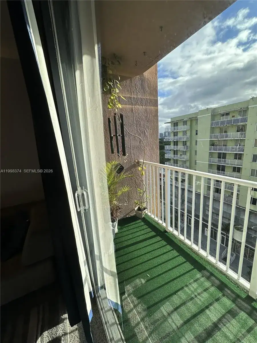 218 NW 12th Ave # 1003, Miami FL 33128 photo 5