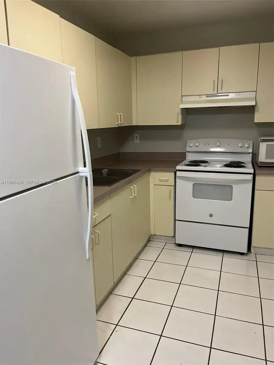 5625 W 20th Ave # 306, Hialeah FL 33012 photo 3