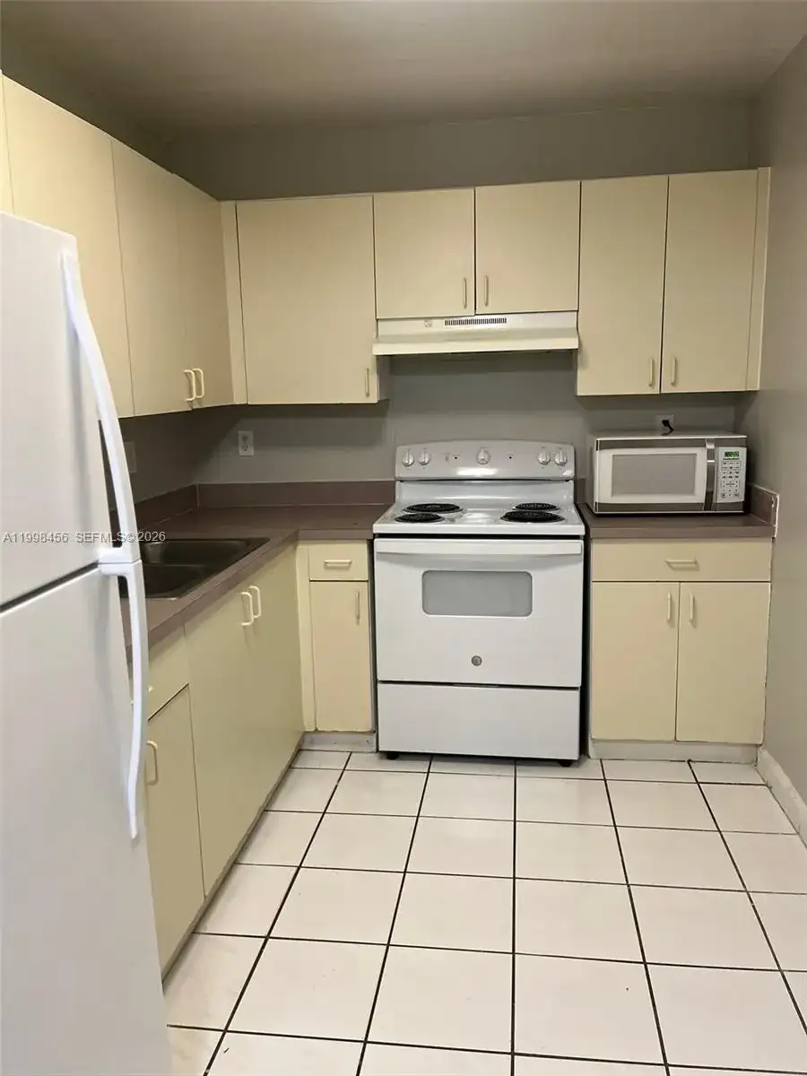 5625 W 20th Ave # 306, Hialeah FL 33012 photo 4