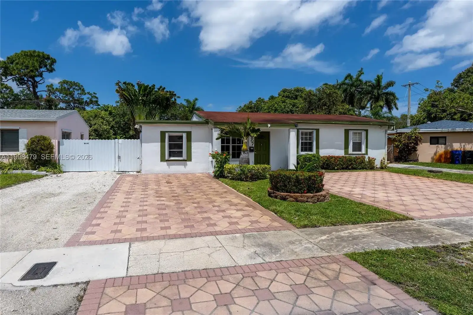 807 SW 26th Ct, Fort Lauderdale FL 33315 photo 2