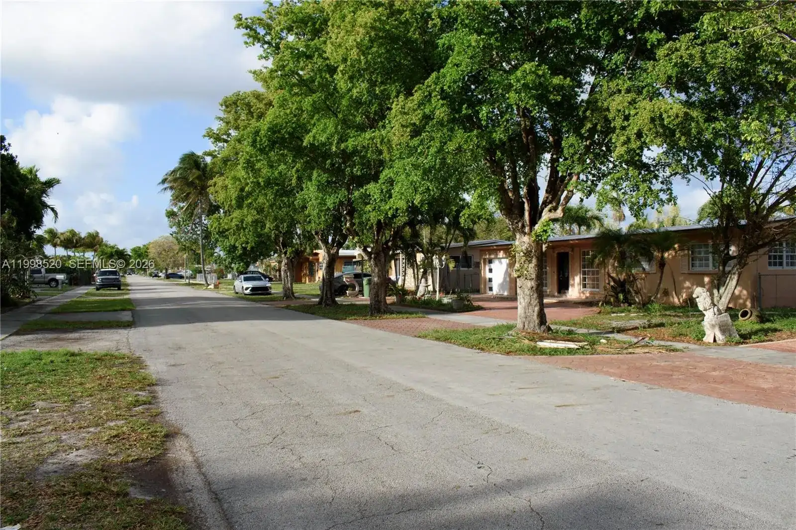 5349 W 14th Ln, Hialeah FL 33012 photo 2