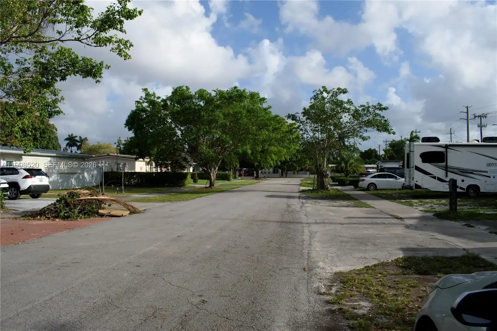 5349 W 14th Ln, Hialeah FL 33012 photo 4