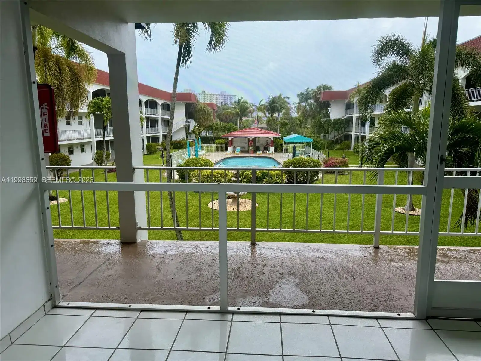 580 Egret Dr # 212, Hallandale Beach FL 33009 photo 4