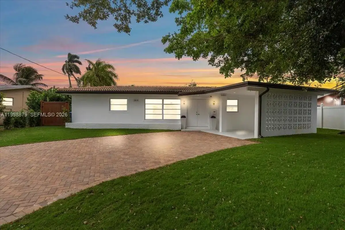 1910 NW 36th St, Oakland Park FL 33309 photo 2
