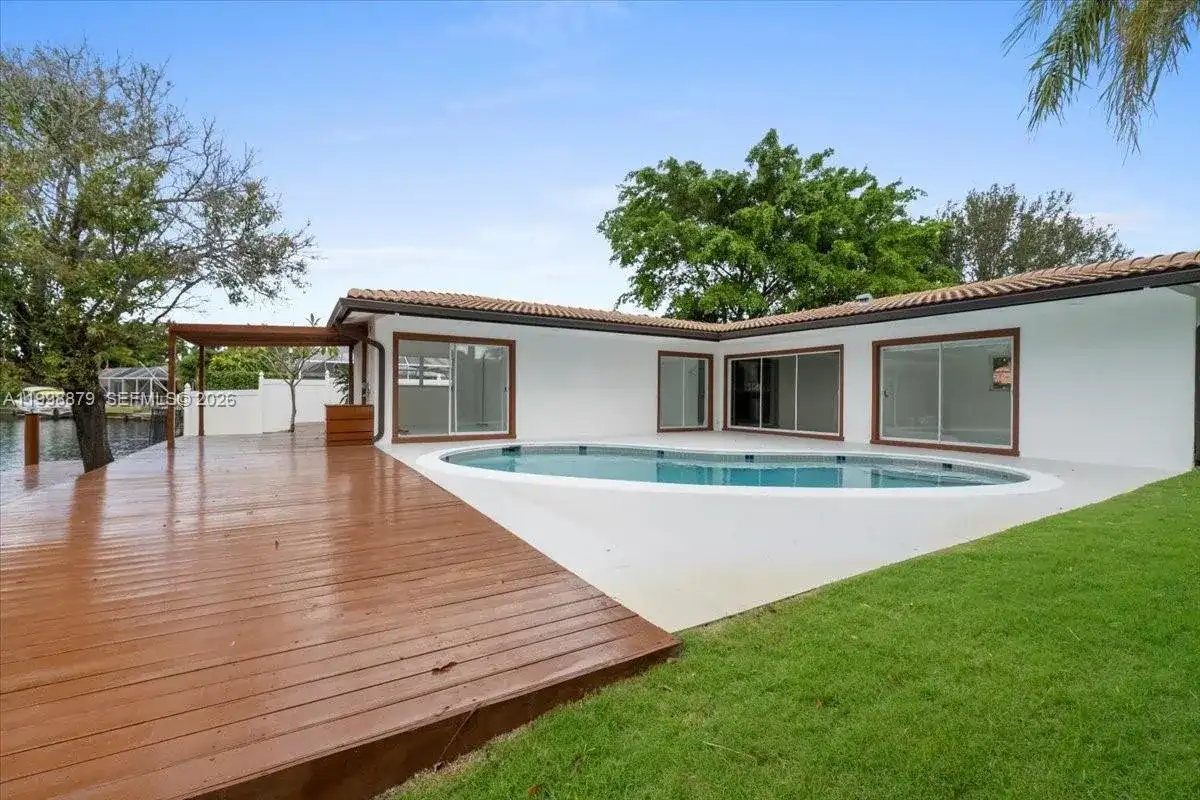 1910 NW 36th St, Oakland Park FL 33309 photo 3