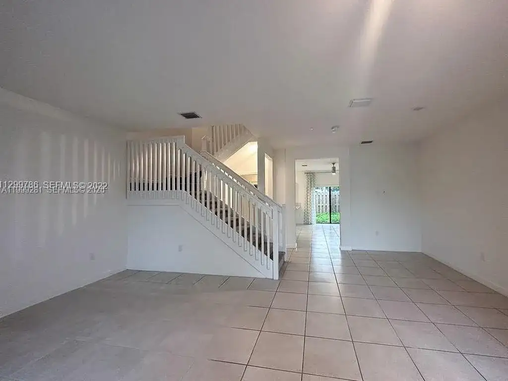20800 NE 5th Ct, Miami FL 33179 photo 2