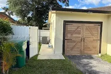 1331 NW 98th Ter, Miami FL 33147 photo 3