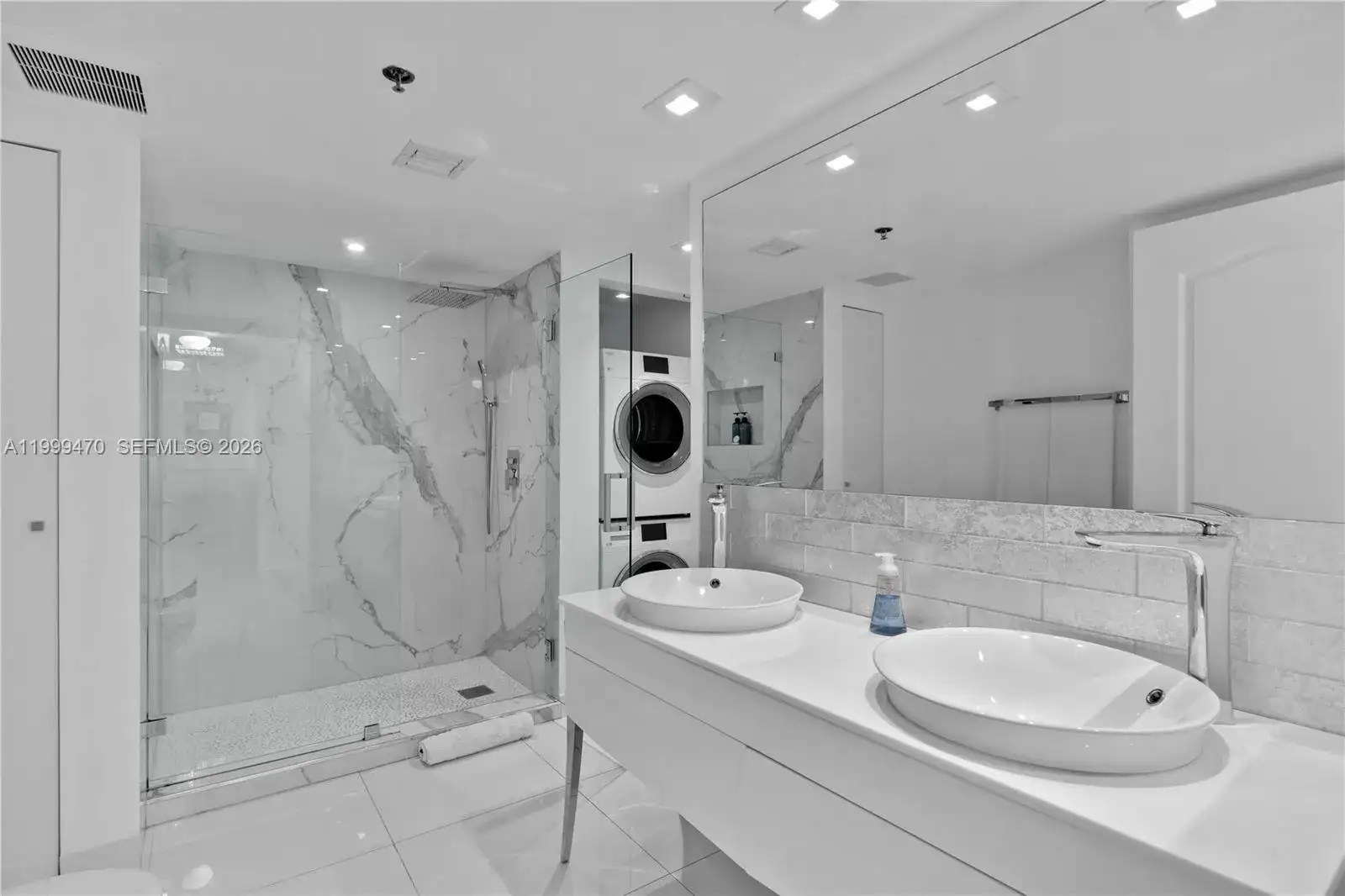 1200 Brickell Bay Dr # 2017, Miami FL 33131 photo 3