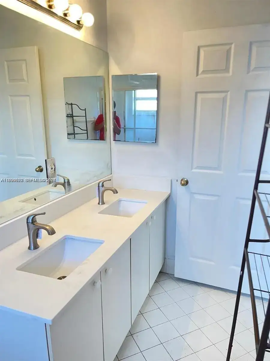 8784 SW 213th Ln, Cutler Bay FL 33189 photo 2
