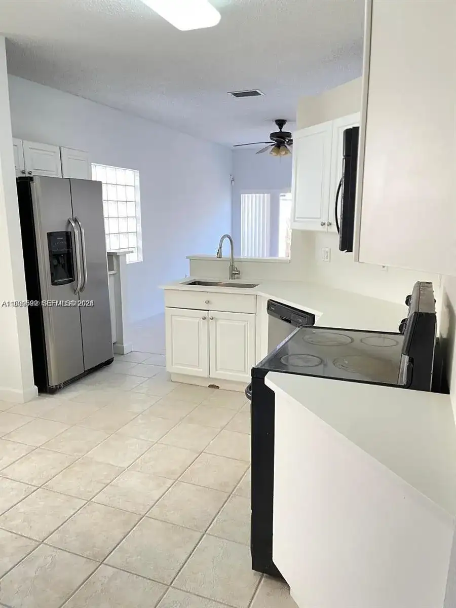 8784 SW 213th Ln, Cutler Bay FL 33189 photo 4
