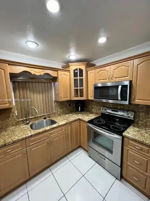 2540 W 67th Pl # 28, Hialeah FL 33016 photo 2