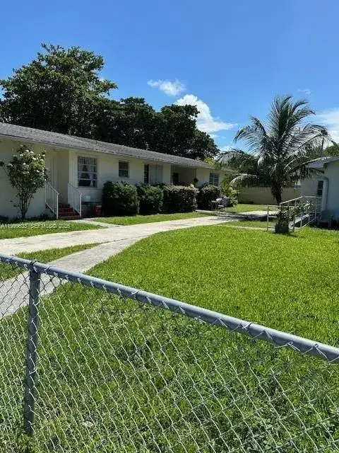 474 NW 26th Ave, Miami FL 33125 photo 2
