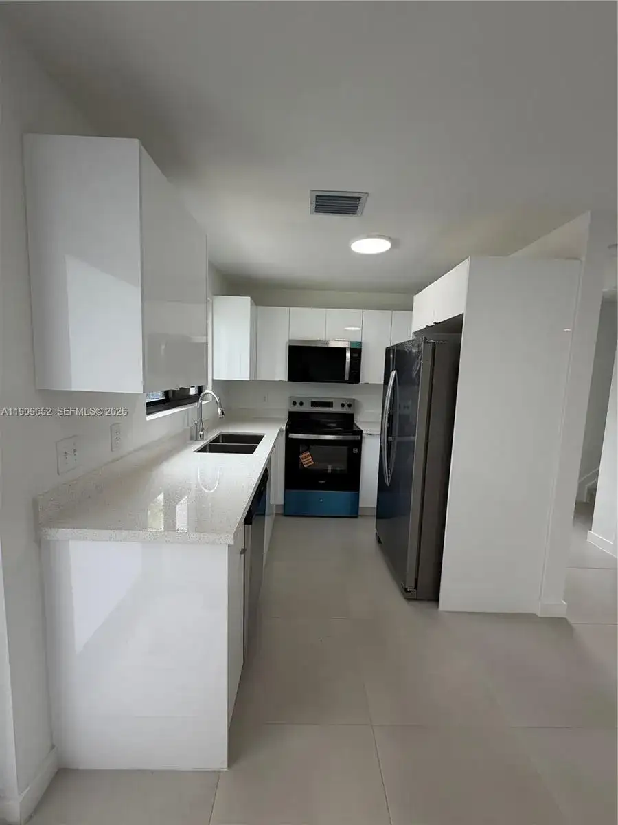 8034 NW 14 PL # 8034, Miami FL 33147 photo 3