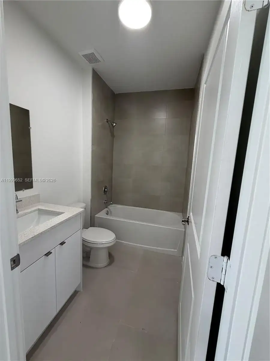 8034 NW 14 PL # 8034, Miami FL 33147 photo 5