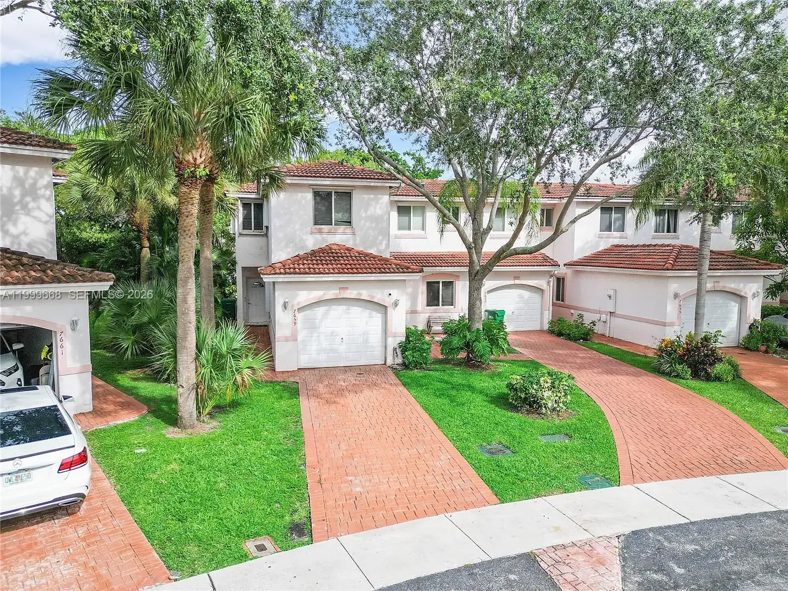 7659 Tamarac Island Circle, Tamarac FL 33321 photo 2