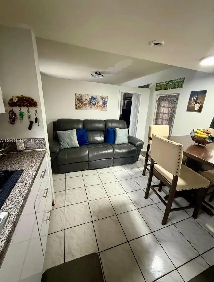 425 E 33rd St, Hialeah FL 33013 photo 5