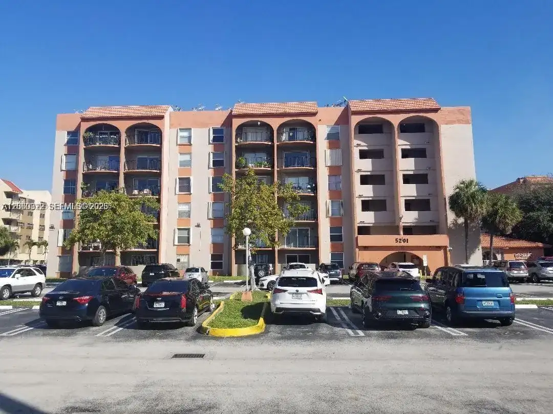 5201 NW 7th St # 609W, Miami FL 33126 photo 2