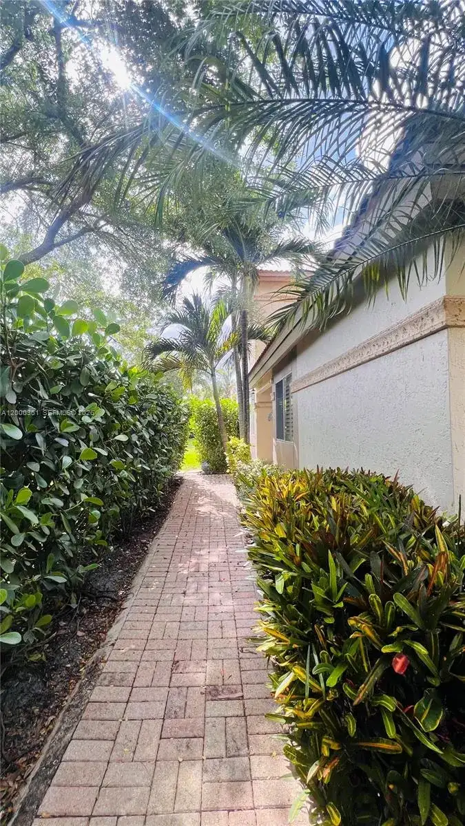 6762 Via Regina, Boca Raton FL 33433 photo 2