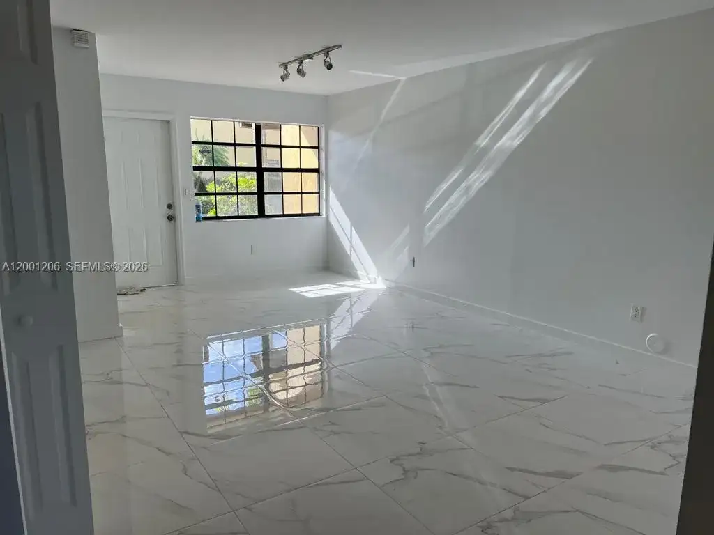 1125 NE 210th Ter, Miami FL 33179 photo 3