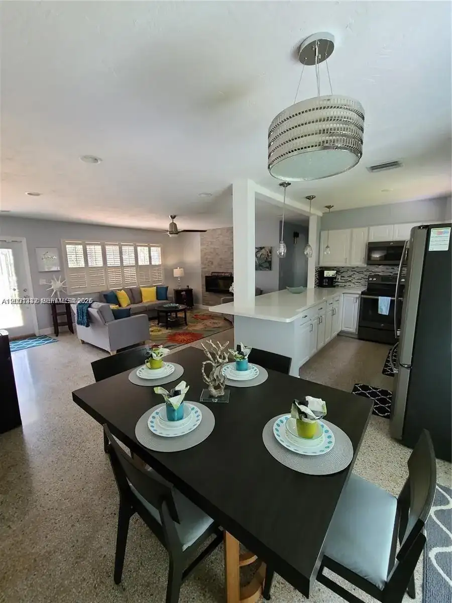 2741 NE 16th Ave, Wilton Manors FL 33334 photo 3